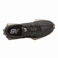 thumbnail image 4 of Tenis lifestyle New Balanca 327 para mujer color negro con suela de goma, 4 of 5