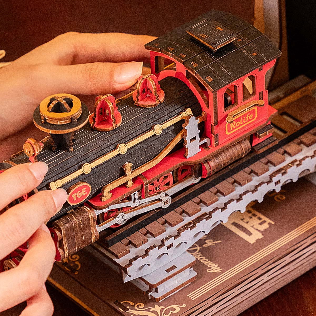 Robotime 3D Puzzles for Adults DIY Book Nook Kit Wooden VintageTrain Decorative Bookends 6.5" Model Building Kit Crafts for Adults Gifts for Boys Girls