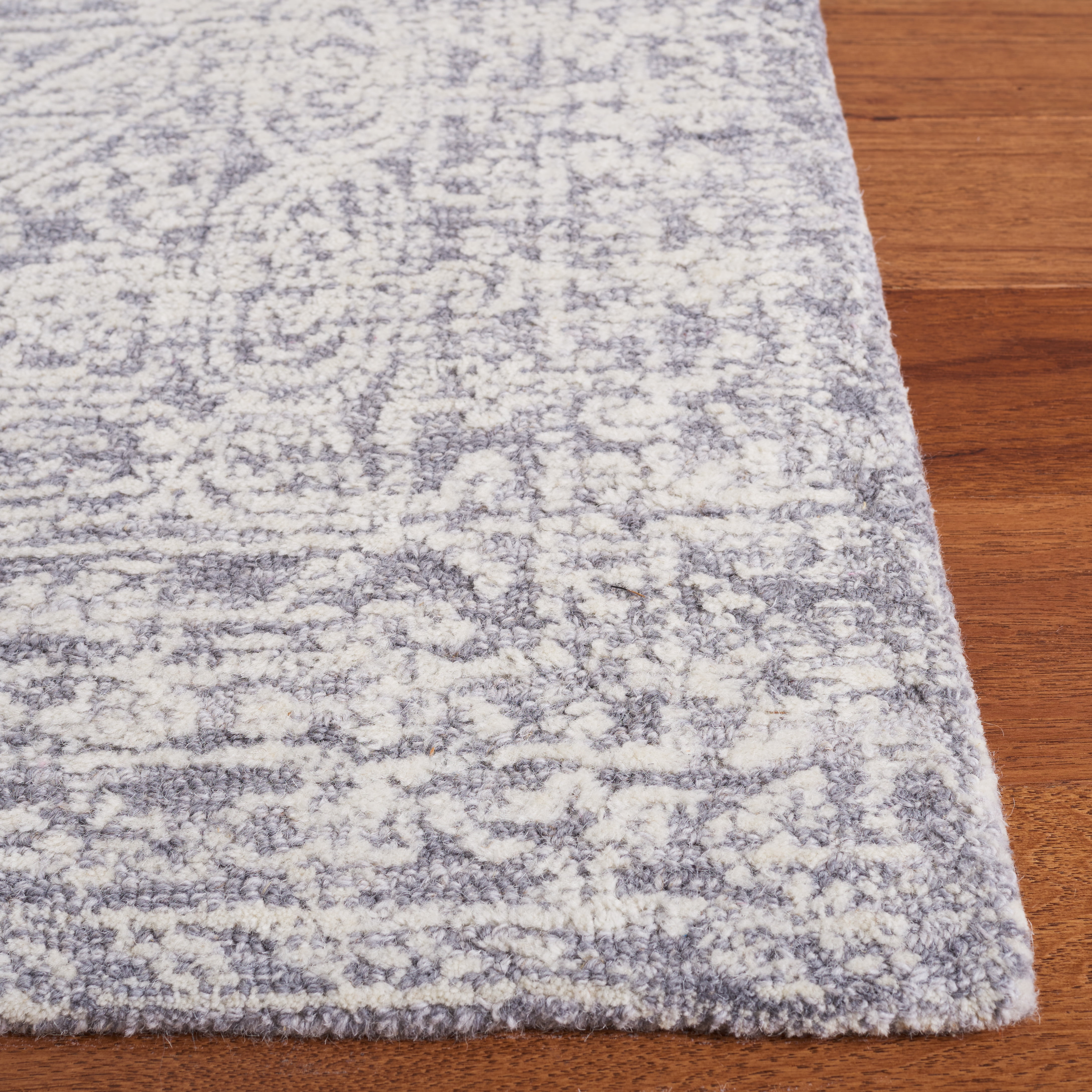 SAFAVIEH Metro Mckenzie Medallion Area Rug, Grey/Ivory, 4' x 6'