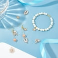 thumbnail image 2 of 16 piezas de 4 estilos de dijes de circonita cúbica con forma de copo de nieve, hojas y flores, chapados en oro claro, pavé de latón con diamantes de imitación micropavé, 2 of 5