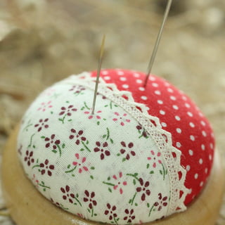 Pin Cushion Needle Sewing Holder Vintage Wrist Pillow Magnet