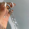 thumbnail image 4 of Pendiente de Clip sin perforación para mujer, pendiente con borla de cristal de Color plateado, cadena de diamantes de imitación brillantes, joyería para Piercing de cartílago falso, 4 of 4