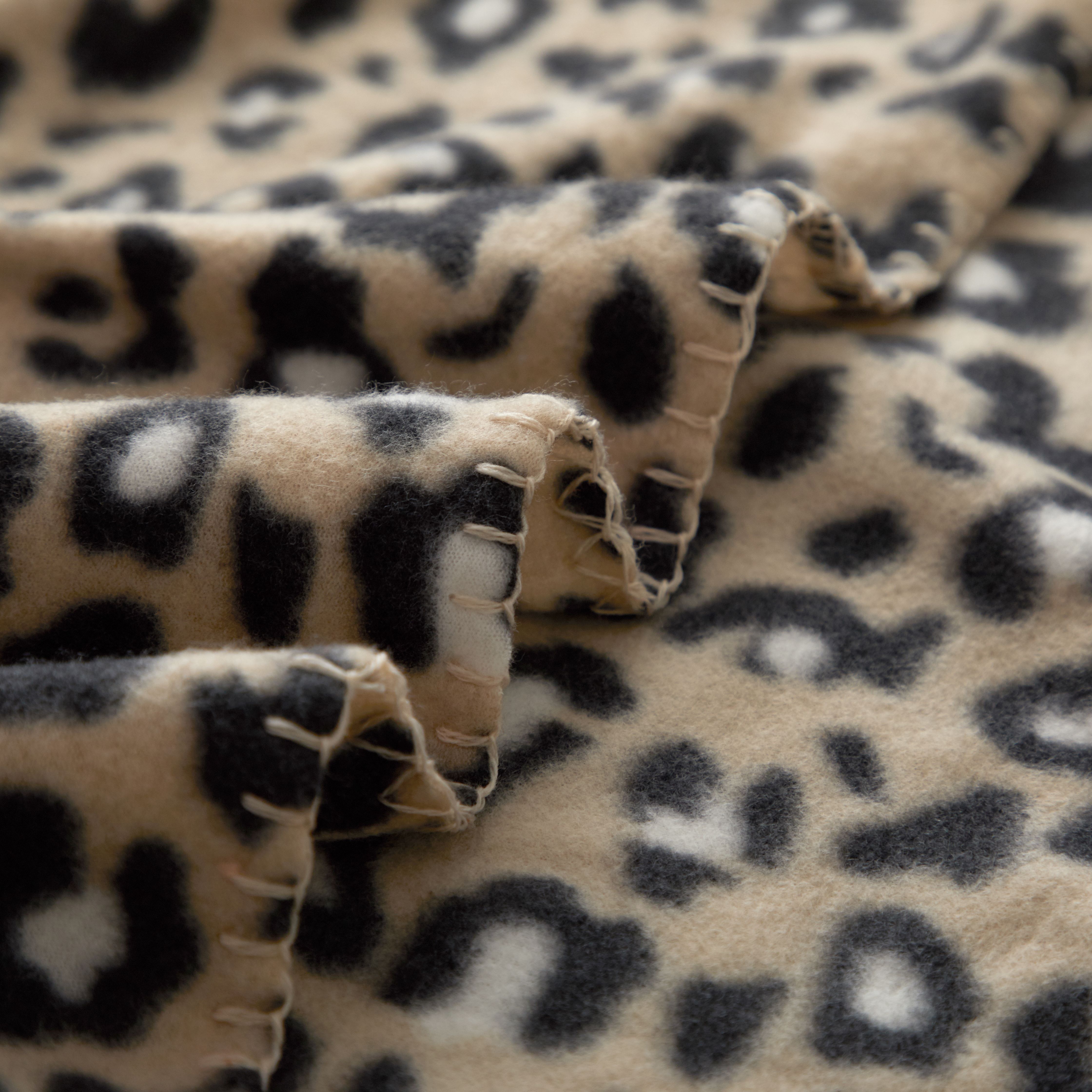 Mainstays Fleece Plush Throw Blanket, 50" x 60" inches, Leopard Polyester, Machine Washable