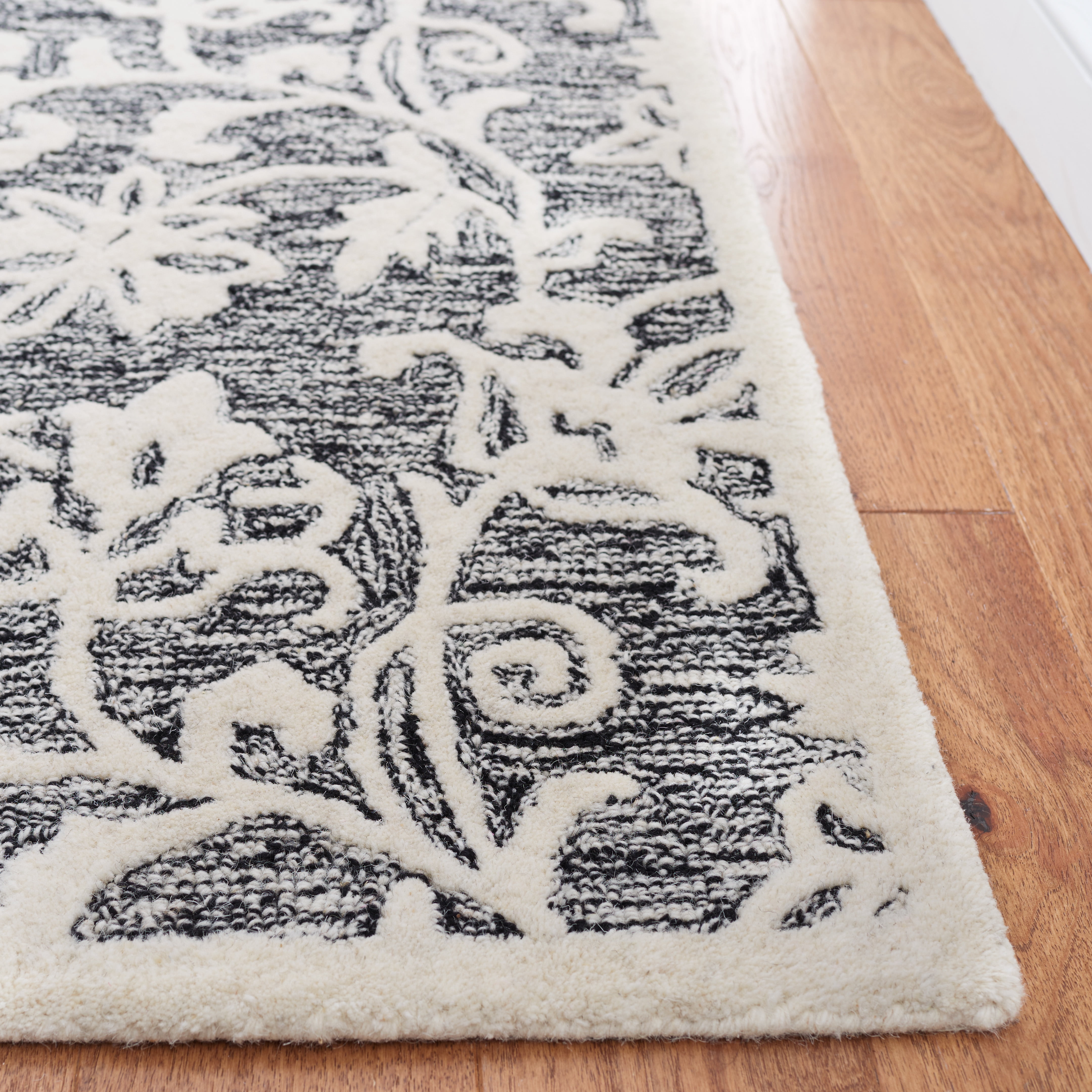 SAFAVIEH Martha Stewart Metro Floral Area Rug, Black/Ivory, 8' x 10'