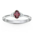 thumbnail image 2 of Bague Ovale avec Accents d'Épaule - Rubis (Juillet), 2 of 5