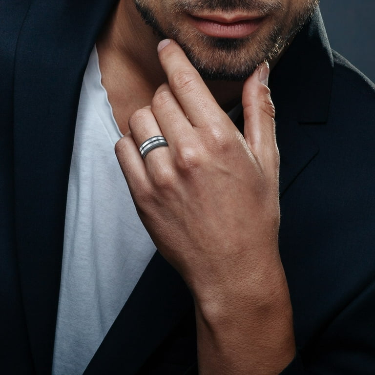 How Should a Man's Wedding Ring Fit?