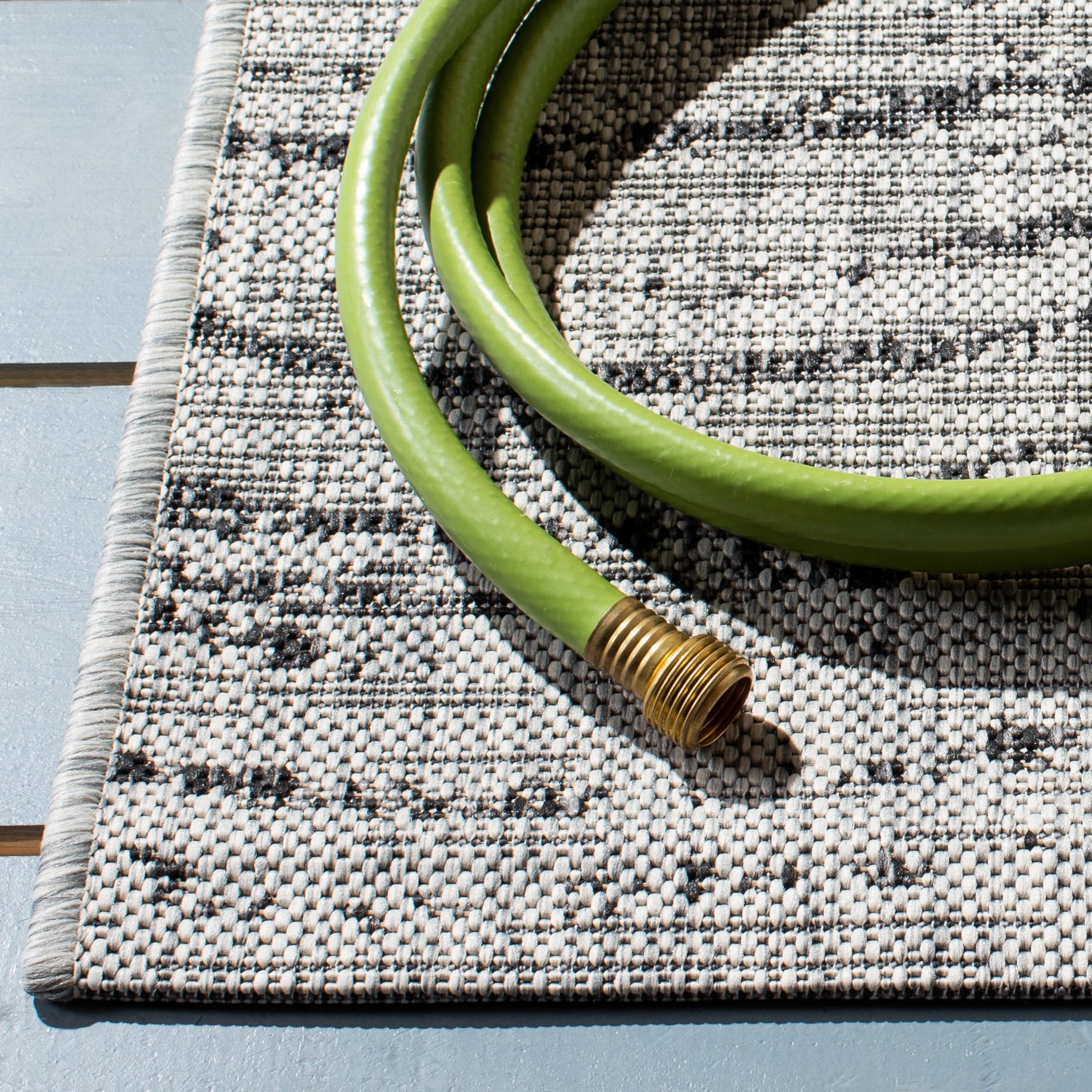 SAFAVIEH Courtyard Robena Abstract Indoor/Outdoor Area Rug, Ivory/Grey, 5'5" x 7'7"