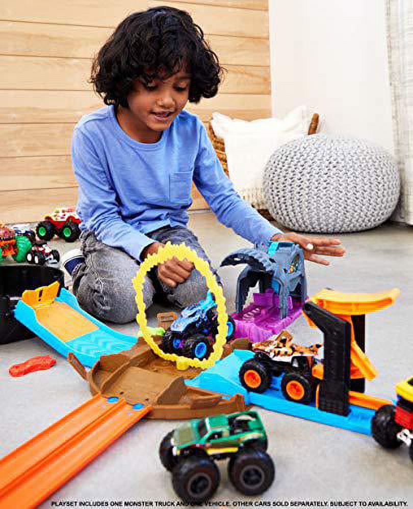 Hot Wheels Monster Pit & Launch Truck Vehicle Playset (3 Pieces)