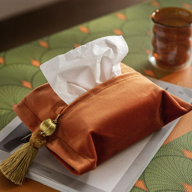 Thin tissue box outlet