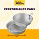 thumbnail image 3 of Moldes para tartas Wilton Performance, redondos de aluminio, 22,8 cm, paquete de 2, 3 of 8