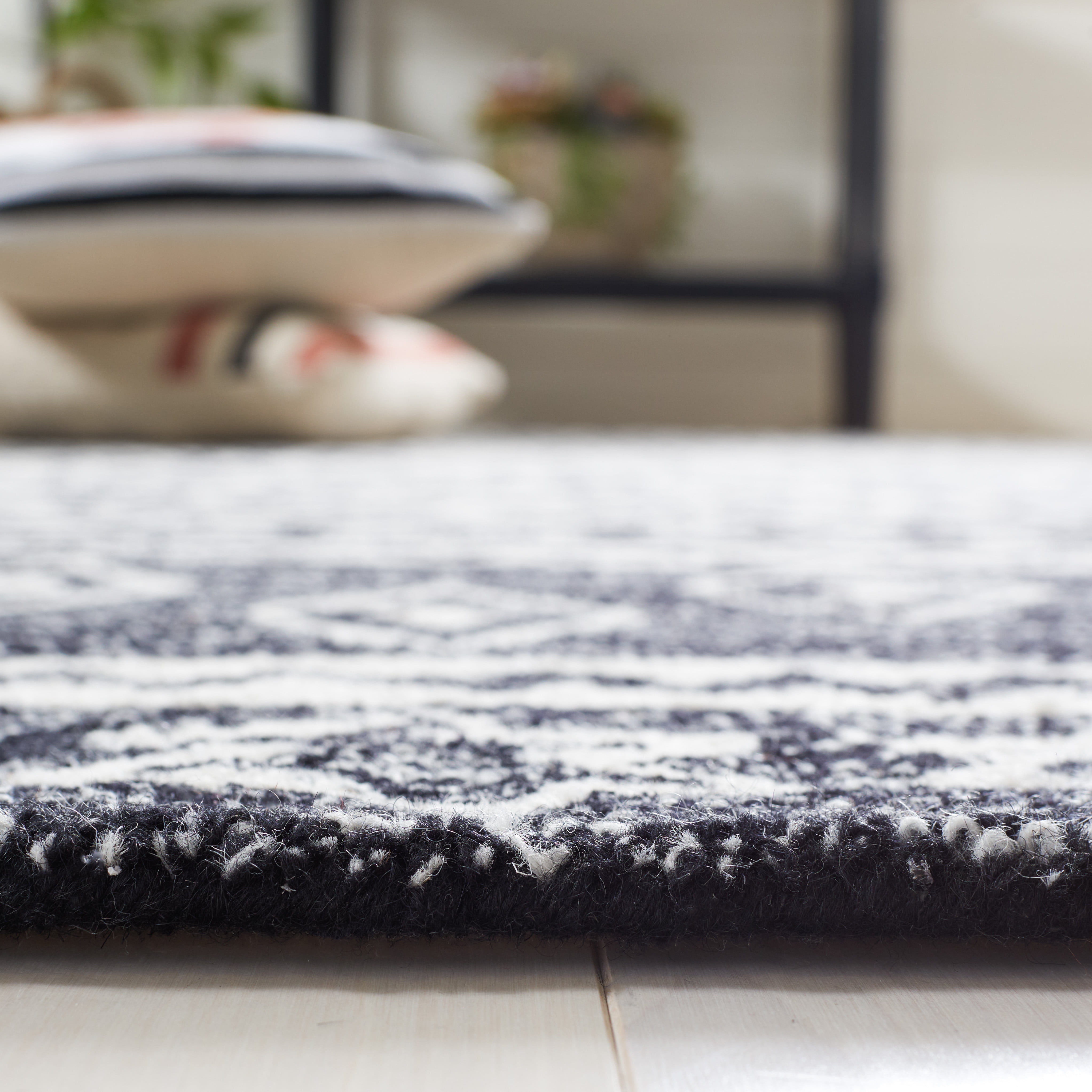 SAFAVIEH Micro-Loop Regis Geometric Area Rug, Black/Grey, 6' x 9'