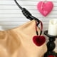 thumbnail image 3 of Accesorios de Bolso Rojo Lindo, Bufanda Diseñada en la Forma de un Corazón, 3 of 6