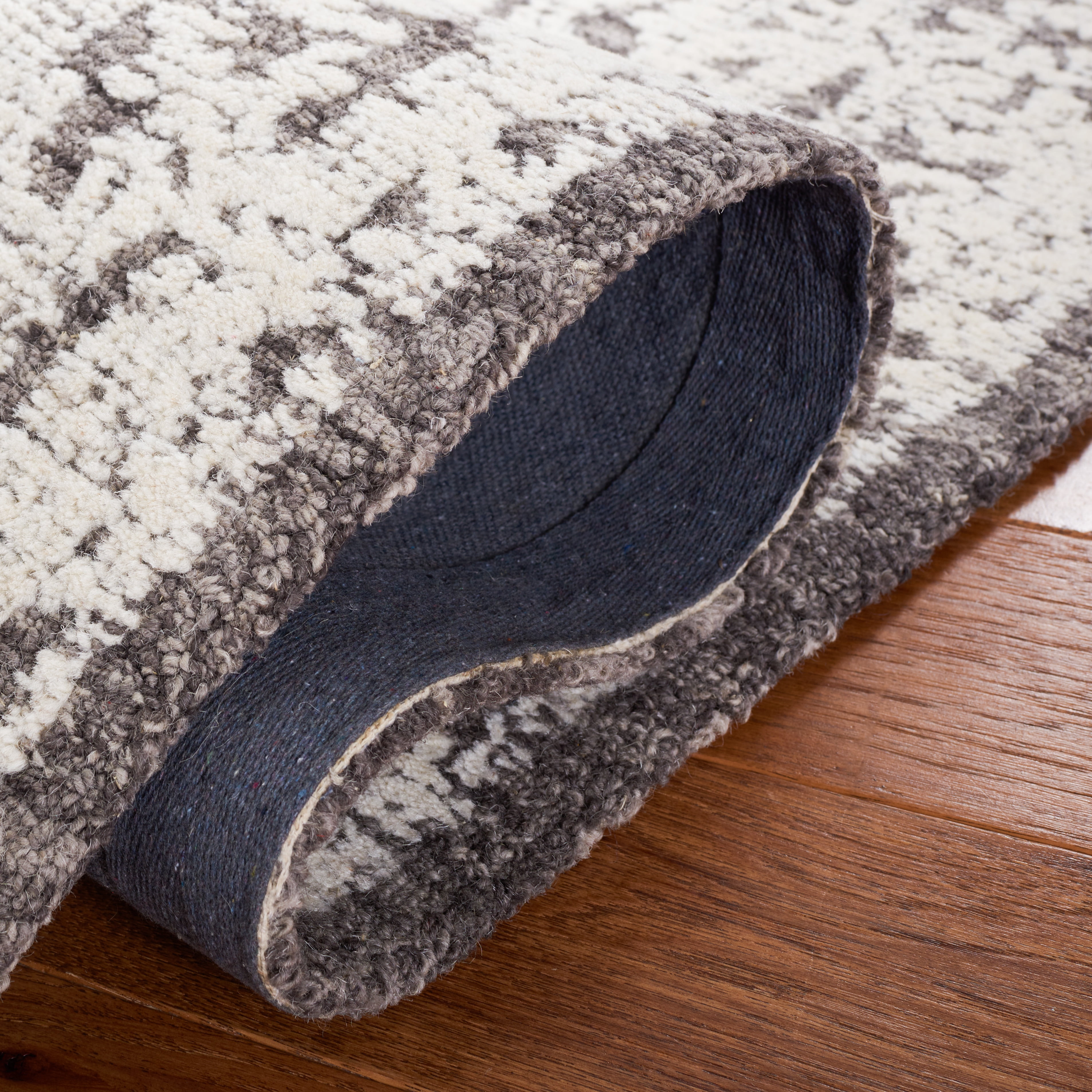 SAFAVIEH Roslyn Rionach Medallion Area Rug, Dark Grey/Ivory, 6' x 9'