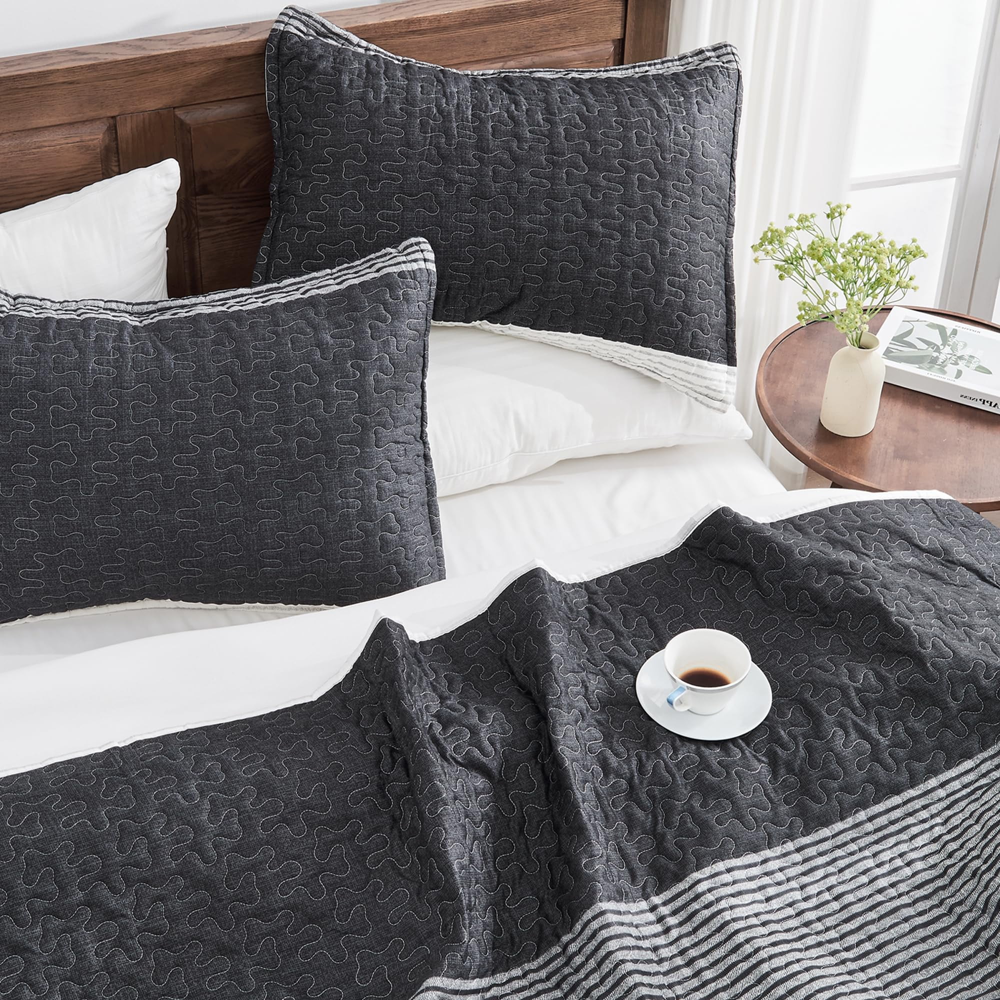 ANGENIA Queen Quilt Bedding Set Black and White, 3 Pieces Patchwork Striped Ultra Soft Lightweight Bedspreads, Coverlets Set with 2 Pillow Shams for All Seasons (90"x96")