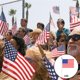 thumbnail image 2 of 50x pequeña bandera estadounidense de mano palo bandera americana alrededor de nacionales es, sustros de decoración Sunnimix banderas americanas, 2 of 8