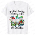 thumbnail image 1 of Estoy bien, todo está bien, ropa de mujer, luces navideñas, moda informal, ropa femenina, camisetas de manga corta, camisetas para mujer, 1 of 5