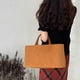 thumbnail image 4 of Bolso Hombro Tote Gamuza Cercanías Omnibus Gran Capacidad Contiene Interior (Marrón), 4 of 9
