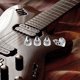 thumbnail image 1 of unbranded 2 Práctico De Púas Para Dedos Y En Metal Color Plata Para Guitarra Y Ukulele, 1 of 5