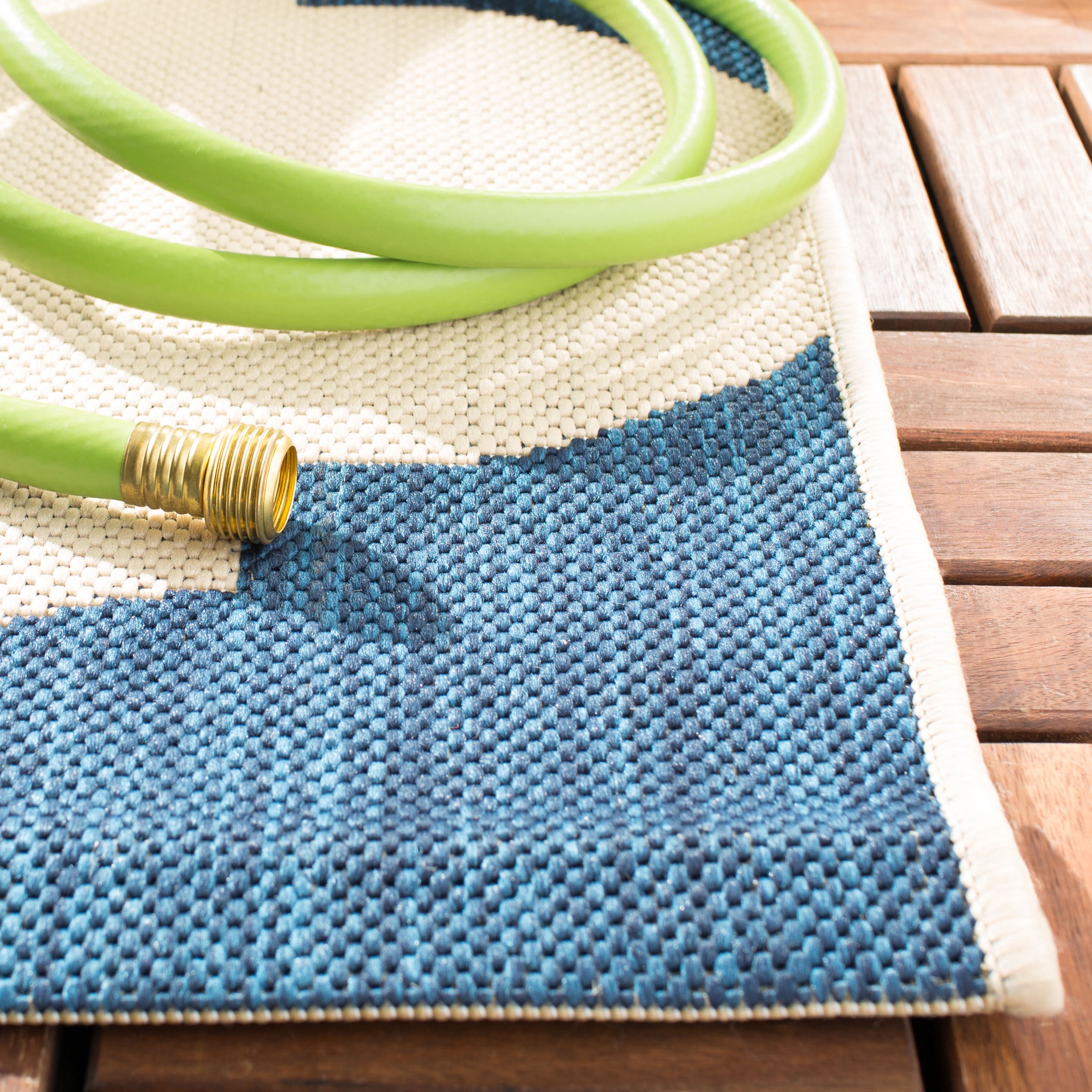 Safavieh Courtyard Elwyn Geometric Indoor/Outdoor Area Rug, Beige/Navy, 5'3" x 5'3" Square