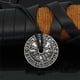thumbnail image 4 of Collar Runas Vikingas Hugo Colgante Plata Envejecida Unisex, 4 of 10
