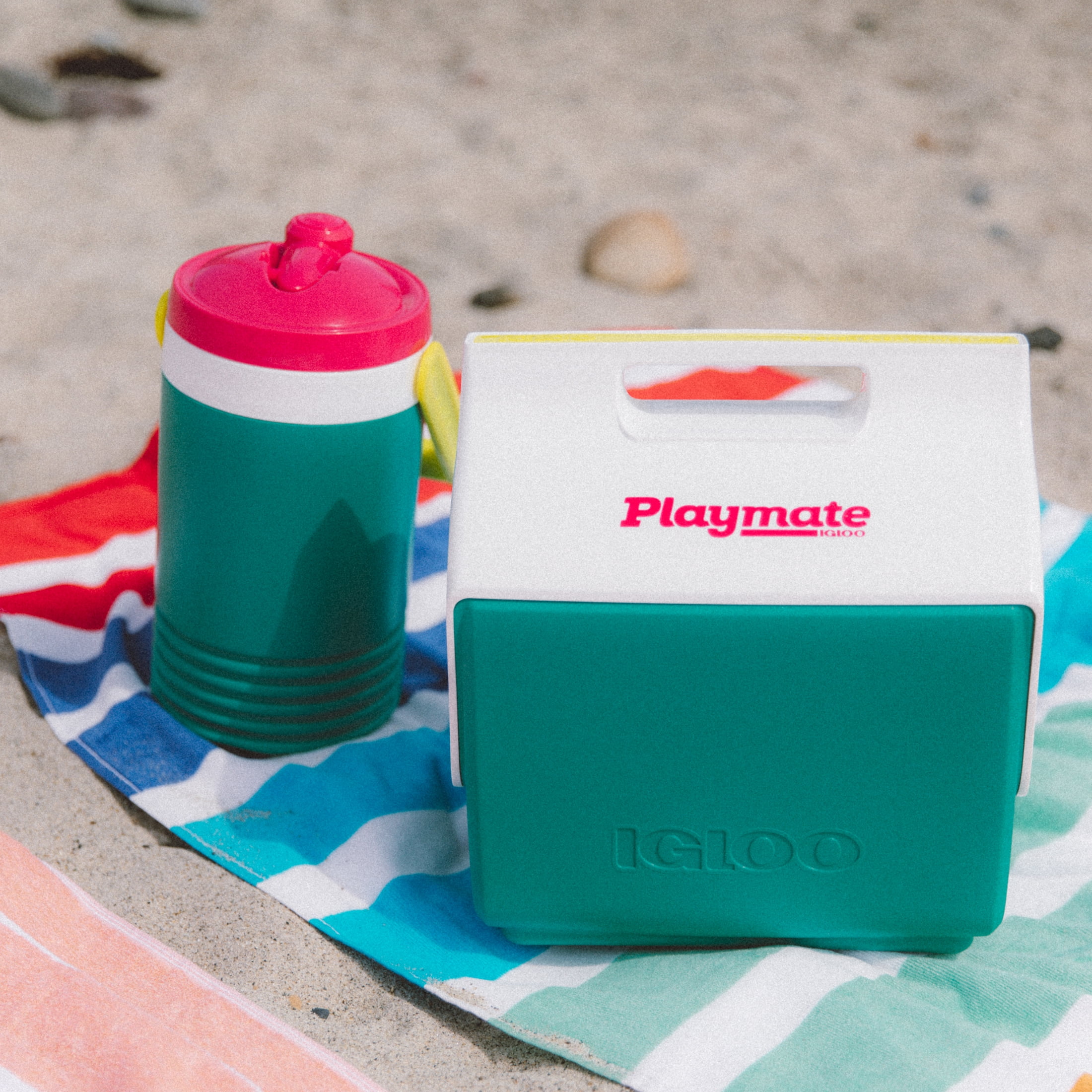 Igloo 4 qt Retro Playmate Mini Water Cooler, Jade Green - Walmart.com