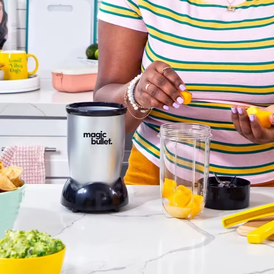 thumbnail image 4 of Licuadora Nutribullet Magic bullet, todo en uno (Corta, Mezcla, Bate ) 250W Fácil de Usar, Portátil y Fácil de Limpiar, 4 of 8