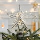 thumbnail image 1 of Adorno de Estrella para Árbol de Navidad, Diseño Tridimensional de Estrella Hueca, Iluminación Led, Base de Metal Resistente, Ideal para El Hogar y La Oficina, 25 X 20 X 3 Cm, 1 of 6