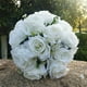 thumbnail image 5 of Ramo de novia artificial de rosas blancas de seda con cinta de cuentas de 32 cm para ceremonia de boda | Arreglo floral artificial realista para fotografía, decoración, fiestas, aniversarios y hogar., 5 of 5