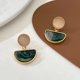 thumbnail image 4 of Pendientes acrílicos retro elegantes y geométricos verdes para mujer, joyería de gota de agua simple a la moda, pendientes para mujer, 4 of 5