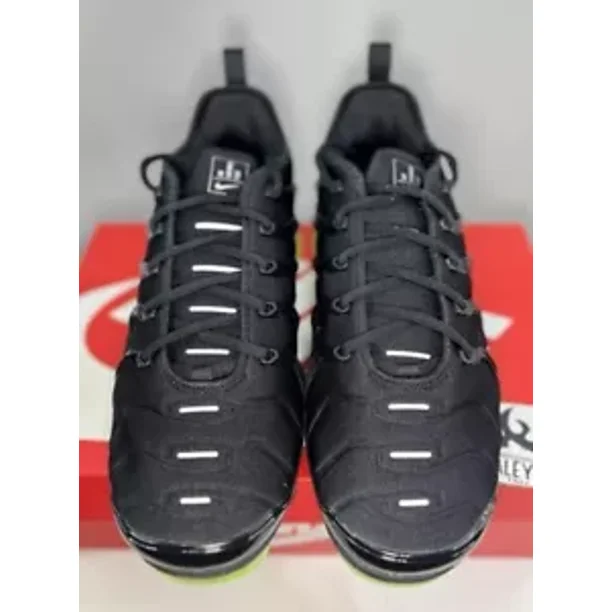 【美品】 Nike Air Vapormax Plus Black volt Nike Air VaporMax Plus 'Volt' On-Foot, Release Date Changed