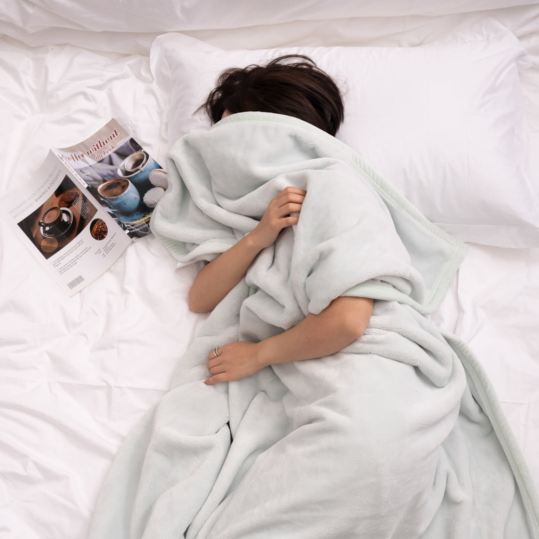 Mellowdy Extra Thick Hearty Plush Blanket - 500GSM Twin/Full Warm Blanket for Winter, Fall, Couch, Bed (Light Mint, 60x80 inches)
