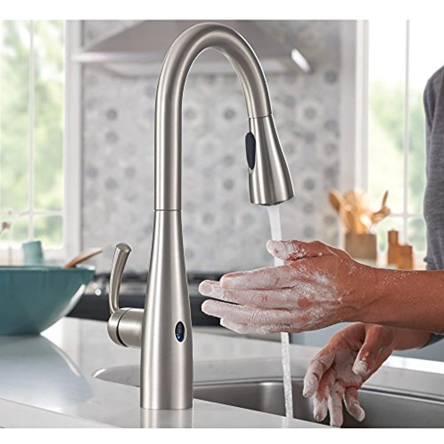 MOEN Essie Touchless Single-Handle Pull-Down Sprayer Kitchen Faucet with MotionSense Wave and Power Clean in Matte Black