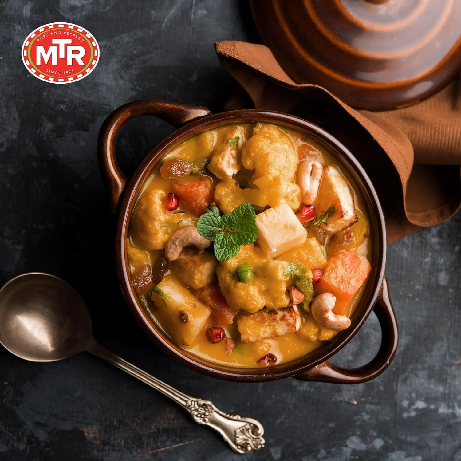 MTR Navratan Kurma - Vegetables in Mildly Spiced & Sweetened Gravy - Tasty Indian Meal with No Added Preservatives - Suitable for Vegetarians, Ready in Minutes! (300g, Pack of 6)