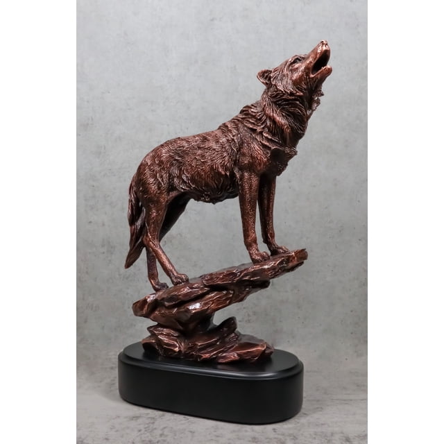 Statue de Loup Gris Alpha Hurlant Minuit en Bronze Finition Électroplaquée