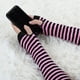 thumbnail image 4 of Guantes largos sin dedos Allegra K con agujero para pulgar Negro con rosa One Size, 4 of 6