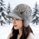 thumbnail image 4 of Gorro de invierno con orejeras y visera | Gorro de punto unisex para clima frío | Gorro grueso con forro polar para actividades al aire libre, viajes y ciclismo, 4 of 5