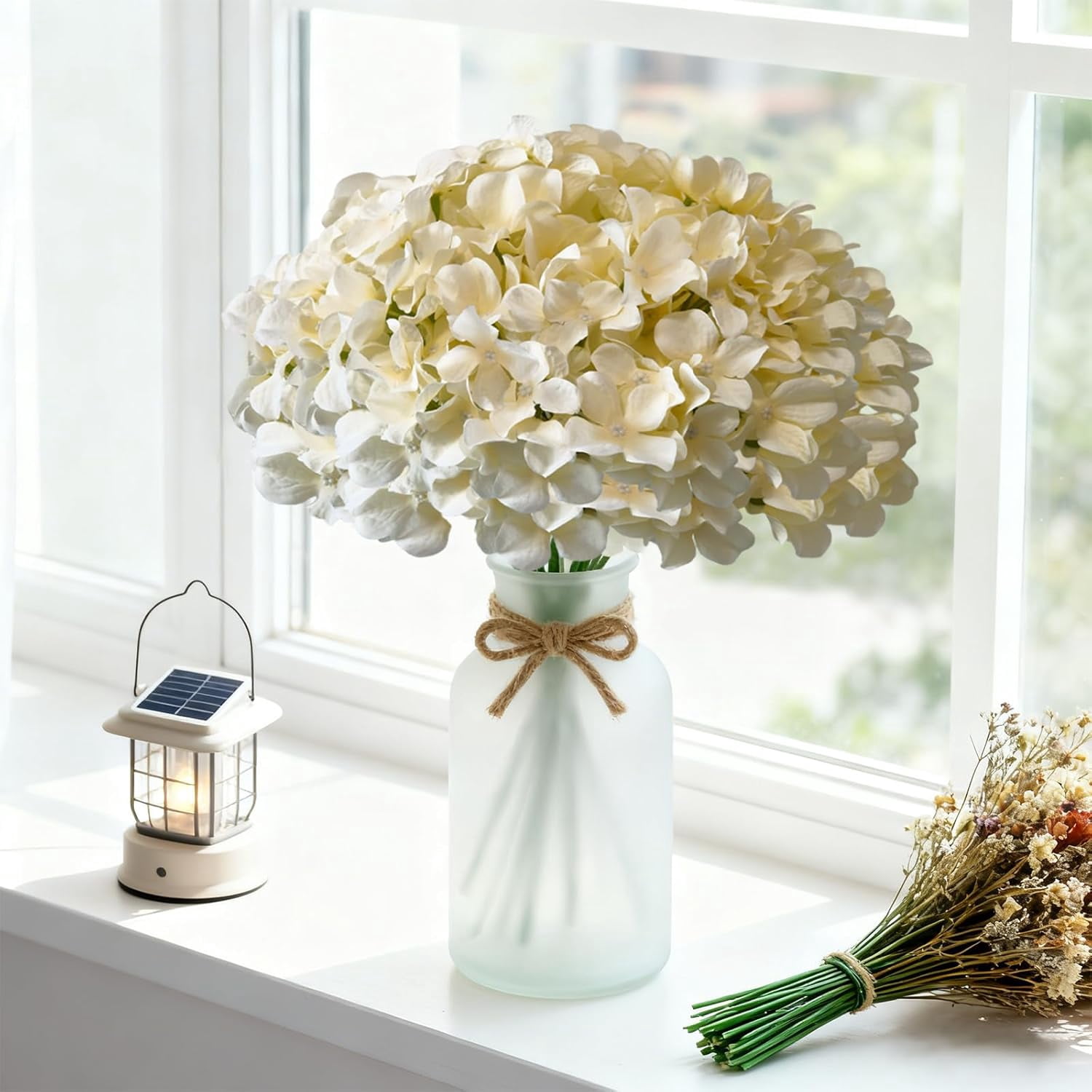 65Pcs White Hydrangea Artificial Flowers Bulk，Realistic Silk Fake Flowers with Stems，Faux Hydrangea Flowers for Wedding Home Decor Centerpieces Living Room Garden Party Baby Shower Decoration