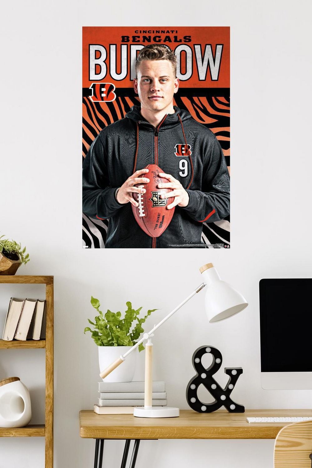 NFL Cincinnati Bengals - Joe Burrow Pose 20 Wall Poster, 22.375" x 34"