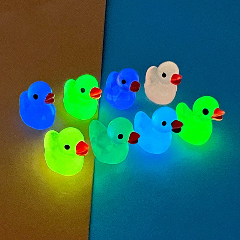 Cidinge 220-Pack Mini Resin Ducks – Glow In The Dark, 11 Colors, For DIY & Miniature Decor