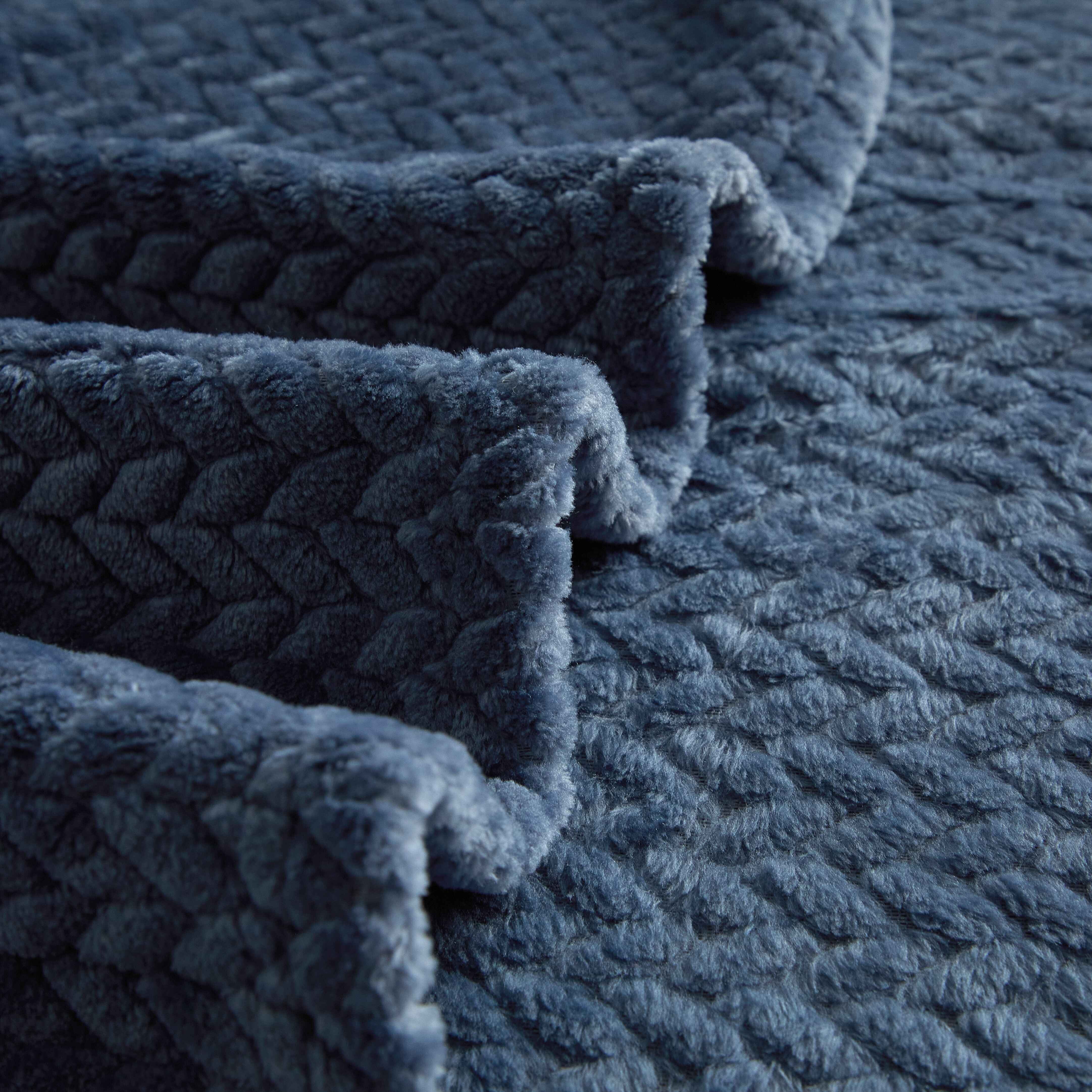 Mainstays Plush Textured Blanket, Indigo, Full/Queen 90" x 90"
