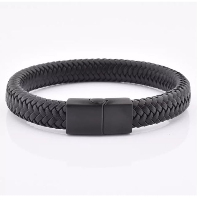 pulsera de cuero madiola para hombre y mujer iman negro, vista frontal centrada de brazalete trenzado negro con cierre magnético negro mate, silueta circular y textura de cuero visible; fondo blanco minimalista, accesorio unisex ideal para regalo.