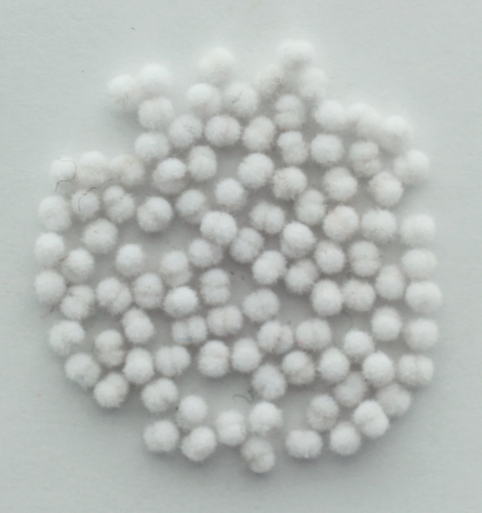 Pepperell Pom-Pom Puffs Assorted 100/PKG (White)