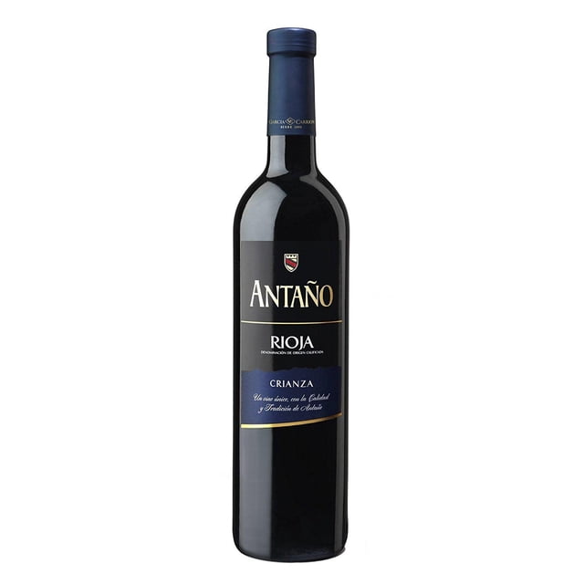 vino tinto antaño crianza 750 ml botella frontal de 750 ml de Antaño Crianza, etiqueta negra con 'ANTAÑO' en dorado, leyenda 'RIOJA' y banda azul con 'CRIANZA', vidrio oscuro y cápsula azul, fondo blanco. También suele usarse como botella para maridar en cenas informales.