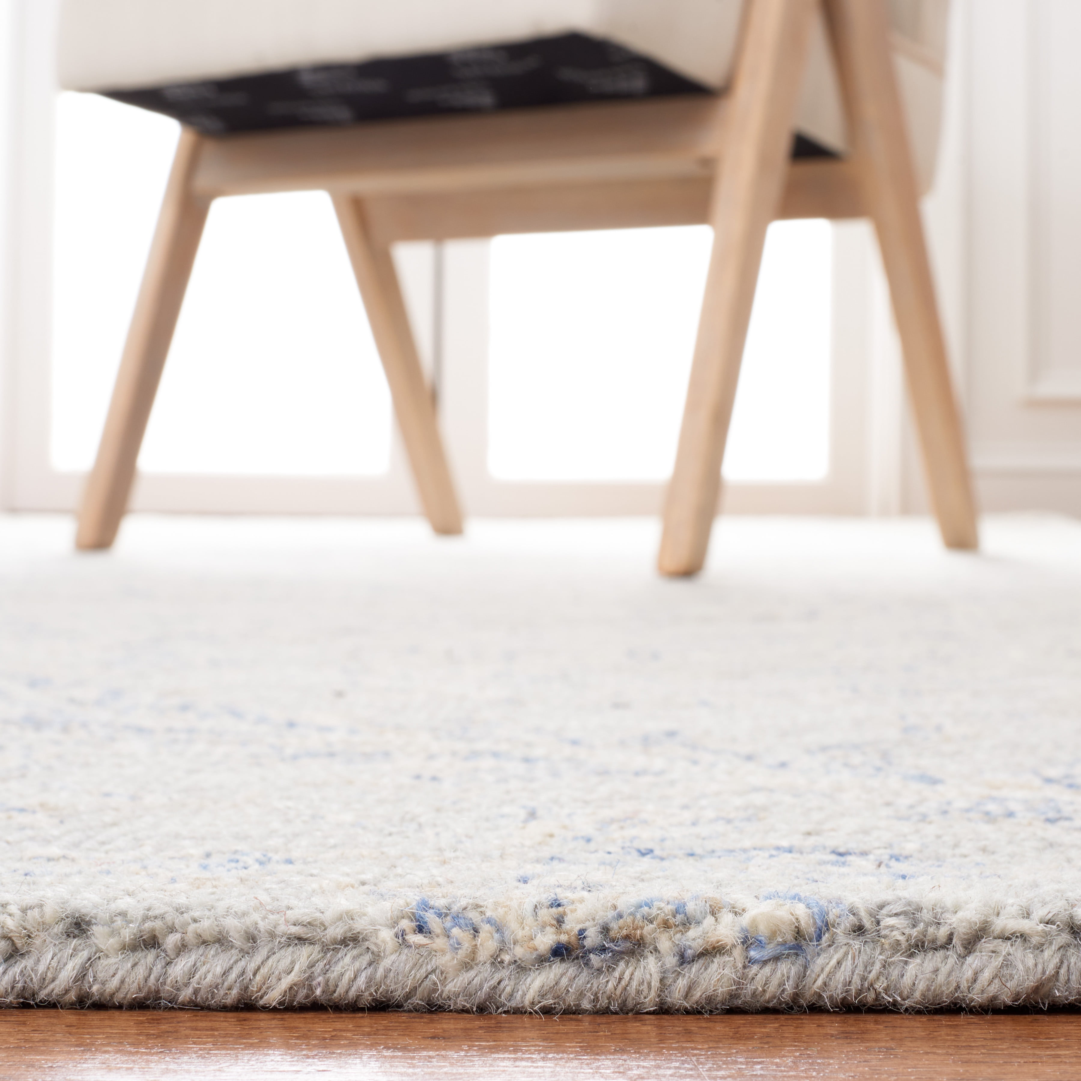 SAFAVIEH Micro-Loop Charlie Medallion Area Rug, Grey/Blue, 5' x 5' Square