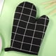 thumbnail image 2 of Guante de horno profesional Guante de cocina negro Guantes de horno Guantes de horno Guantes de horno Guantes de horno aislados Guantes de horno resistentes al calor Guantes de horno de, 2 of 7