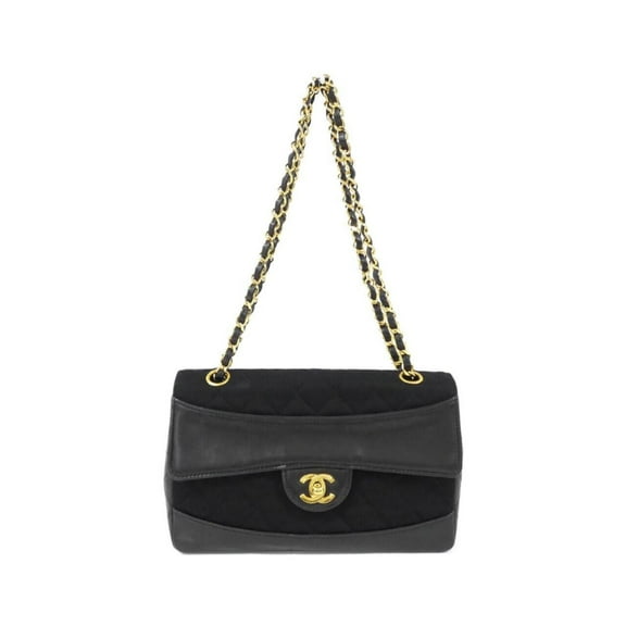 Pre-Owned Chanel Shoulder Bags (Fair)
