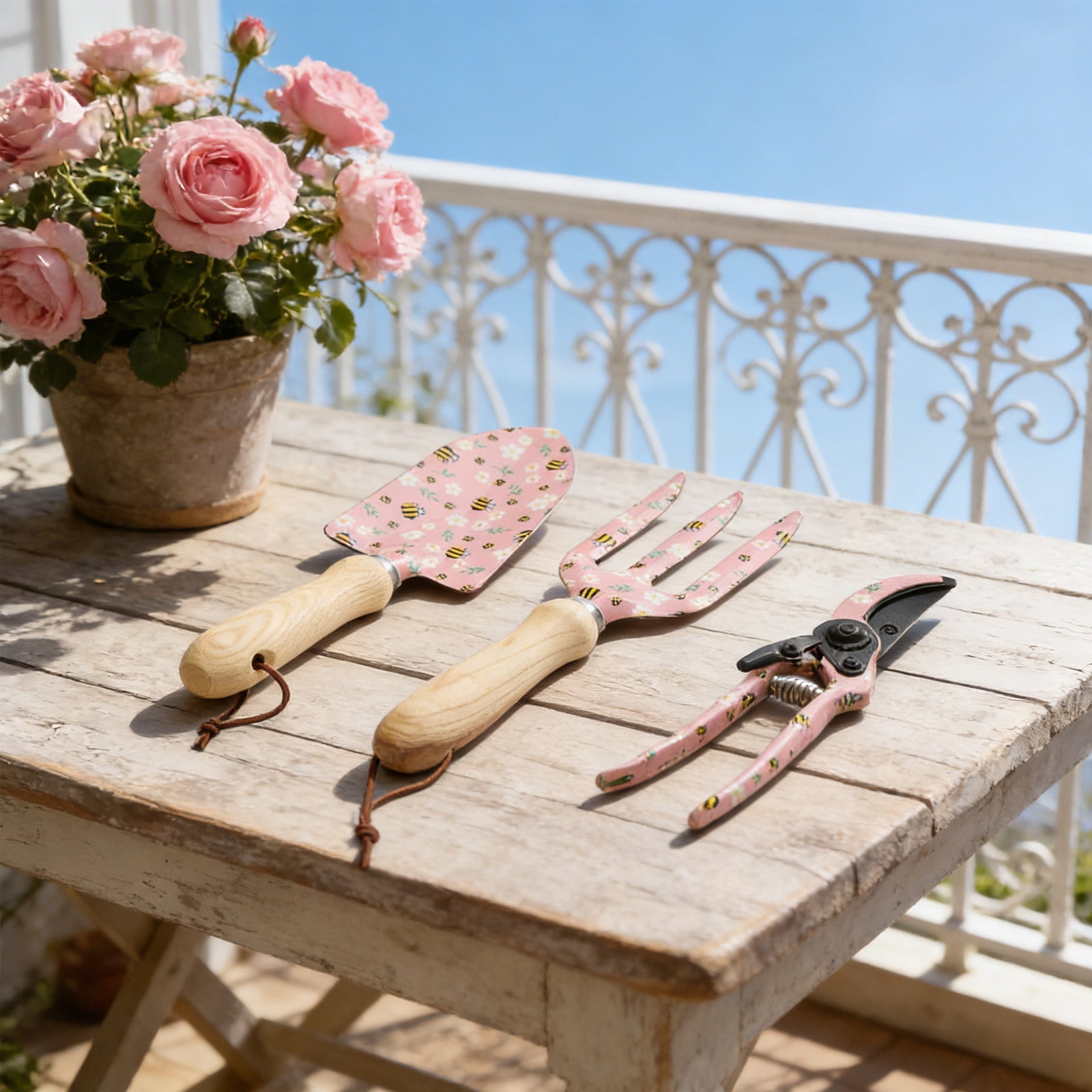 JWZZYD 3 Piece Pink Bee & Daisy Garden Tool Set, Metal Trowel, Fork & Pruning Shears with Wooden Handles, Cute Gardening Tools for Planting, Weeding, Flower Care, Ideal for Home Garden & Yard