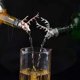 thumbnail image 2 of Vertedor de vino CHAO con cabeza de ciervo de acero inoxidable, 2 of 4