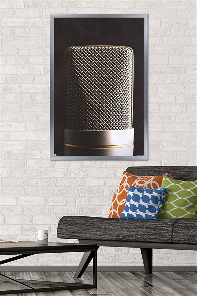 Tom Quartermaine - Retro Microphone