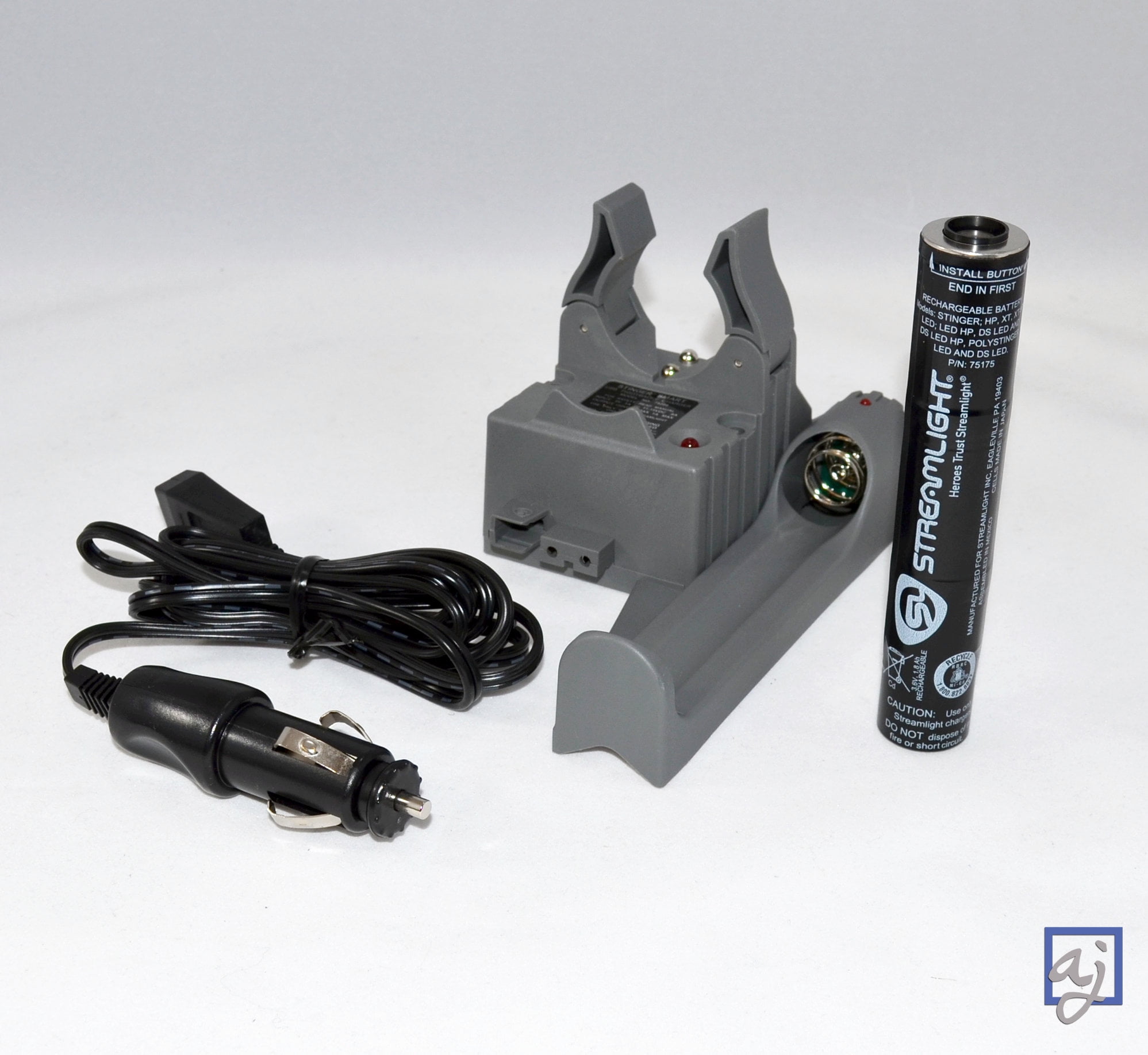 Bundle Streamlight Stinger PiggyBack Smart Charger w/Battery (75277
